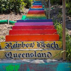 Die Treppe vom Strand hoch zum Örtchen