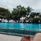 Sincronizada en la piscina del resort
