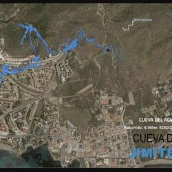 Bereits kartografierte Bereiche, Stand: Oktober 2022. Unten li. am Ufer ist der Eingang.