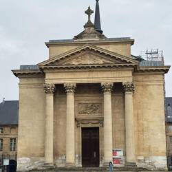 L'èglise de la Madeleine in front of the Prefecture