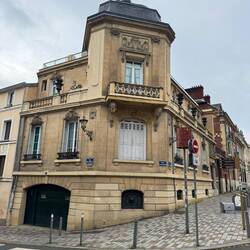 Nice building on the Rue de Donjon