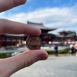 10 yen coin depicts this temple!