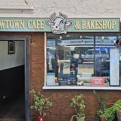 Stopping in Cowaramup (aka: Cowtown) for breakfast; it feels like we're in Door County, Wisconsin.