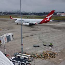 QF2 - the queen arrives