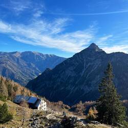 ..und die Sonne schon bald hinter den Gipfeln zu verschwinden droht,..