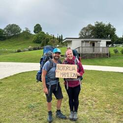 Und los geht's zum Straßenrand