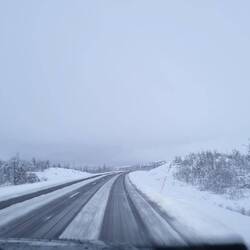 Eher sehr winterlich glatte Strassen