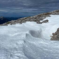 Am Weg runter schaffen wir es sogar komplett den Schnee..
