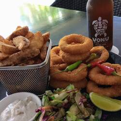 Lunch - the Vonu is way better than Fiji Bitter!