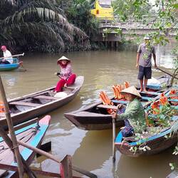 Boat transfer along the canal
