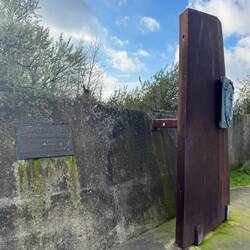 Piece of warship and monument to the Navy