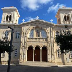 Ohne Ziel schlendere ich durch die Stadt, komme so an einer griechisch-orthodoxen Kirche..