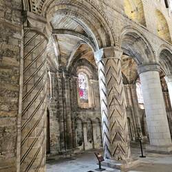 Entre autre, tombeau de Robert the Bruce avec analyse médicolegale de son crâne et reconstitution 3D