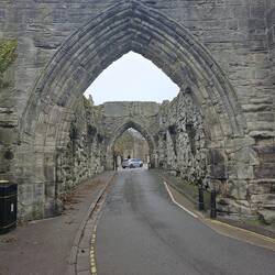 Entrée dans la ville de St Andrews par le porche médiéval