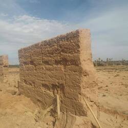 Das ist die alte Mauer, die abgerissen wird