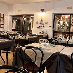 Noch ist es leer in der Osteria