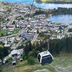 Seilbahn mit Blick auf Queenstown
