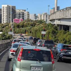 Übergabe und Einkauf haben länger. Dadurch duften wir den Berufsverkehr erleben.