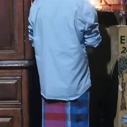 Unser Sicherheitsmann beim Beten (mit Sarong)