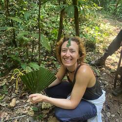 Lisa wurde einmal traditionell geschmückt