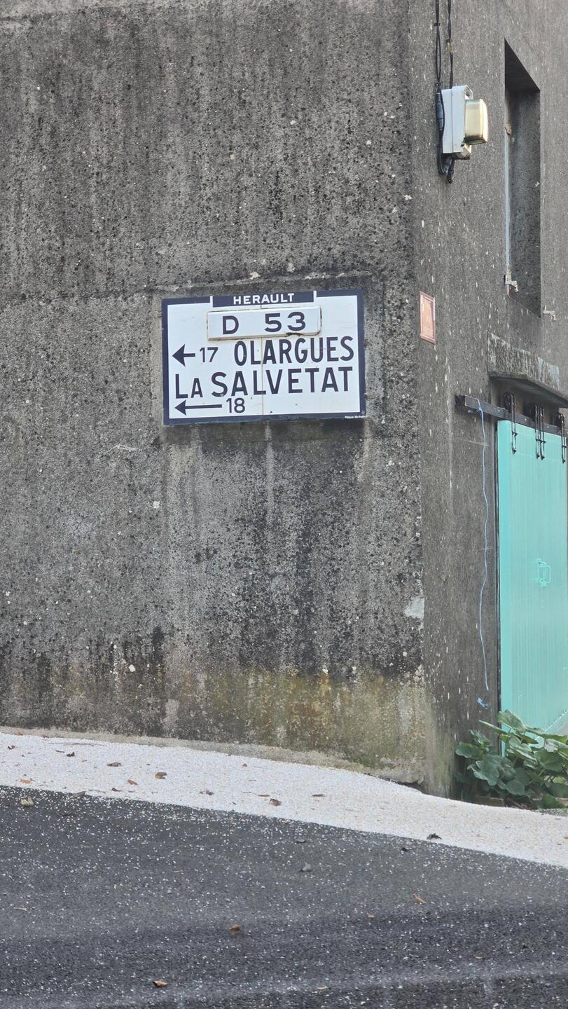 Ein altes Michelin Straßenschild