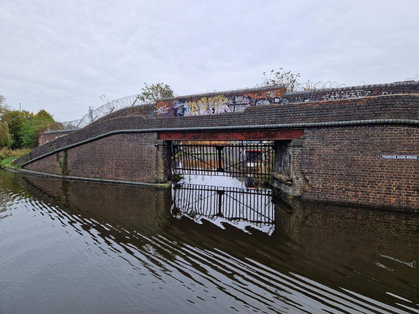 Passing the gated private moorings where our friend Jenny Maxwell used to live.