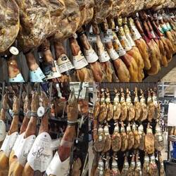 Nichts für Vegetarier... ;-) - Schinken im Supermarkt in Manresa