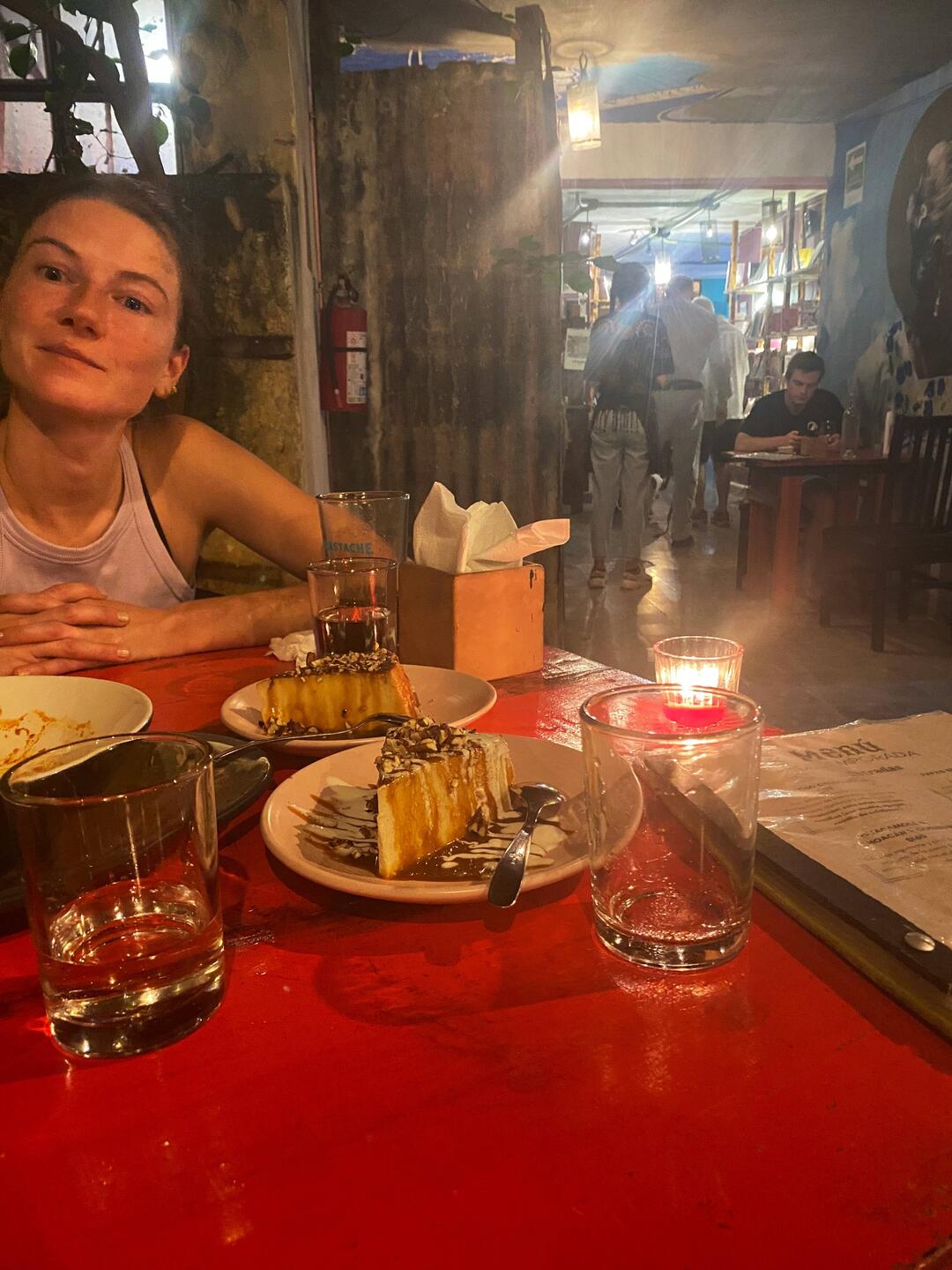 Im "El Apapacho", Restaurant mit feministischem Buchladen. Dessert: Ricottaflan mit Mezcal-Caramel