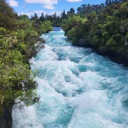 Der Wasserfall ist zwar nicht steil, hat aber viel Wumms