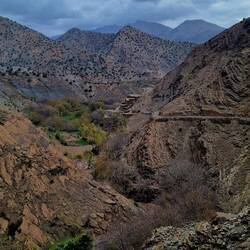 Im Tal unten auf 1900 m kommt Rouguelt in Sicht, wo wir in einer einfachen Gîte übernachten.