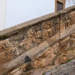 Steinhauerarbeiten am Aufgang zur alten Kathedrale