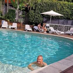 ..und gleich eine Abkühlung im Pool🏊‍♂️
