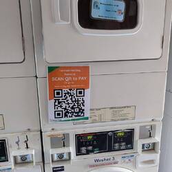 Kleingeld braucht man hierfür aber natürlich nicht. Nur QR-Code scannen und mit dem Handy bezahen