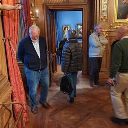 Bas relaxing in the Mauritshuis Museum in den Hague
