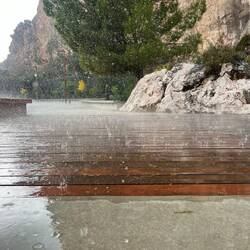 Und ist die Sonne mal weg, dann werd ich ebenso nass 🌧️
