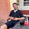 Bastien est content de la pause coca