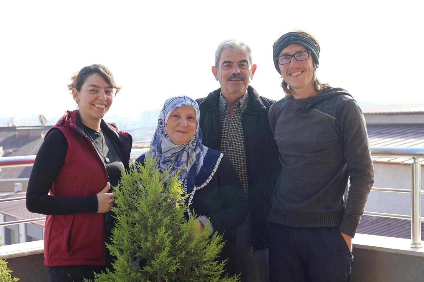 Abschiedsfoto mit Betüls Familie
