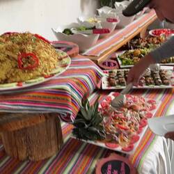 Zum Mittagessen gab es ein sehr leckeres Buffet mit großer Auswahl