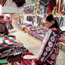 Selbstverständlich sind alle Kleidungsstücke genau so authentisch wie Tanjas Poncho :-)