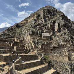 Im Berg gab es kühle Höhlen zur Aufbewahrung von Essen