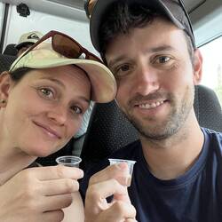 Im Van gibt es wieder eine spontane Geschmacksprobe eines Getränks