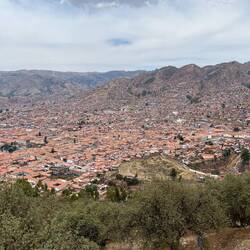 Der Ausblick von der Ausgrabungsstätte auf Cusco