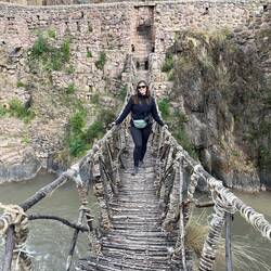 Tanja hat Vertrauen in die Brücke