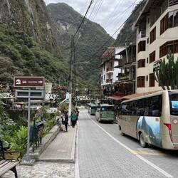 Gespannt warten wir, bis die Busse losfahren