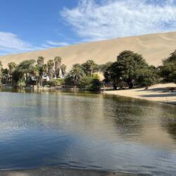 In der Mitte des Dünenrings liegt ein See, der immer wieder mit Wasser aufgefüllt wird