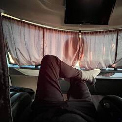 Unsere Sitzplätze sind oben in der ersten Reihe