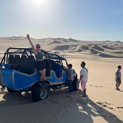 Wir halten für eine Sandboarding-Session