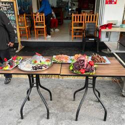 Hier gibt es viel Sea Food, was wir jedoch beide nicht essen