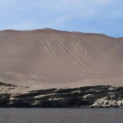 Der 180 m hohe Kandelaber von Paracas, entstanden ca. 200 v. Chr.