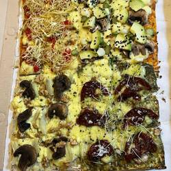 Wir bestellen fancy Pizza mit unterschiedlichen Belegen. Der Geschmack war ausbaufähig ;-)